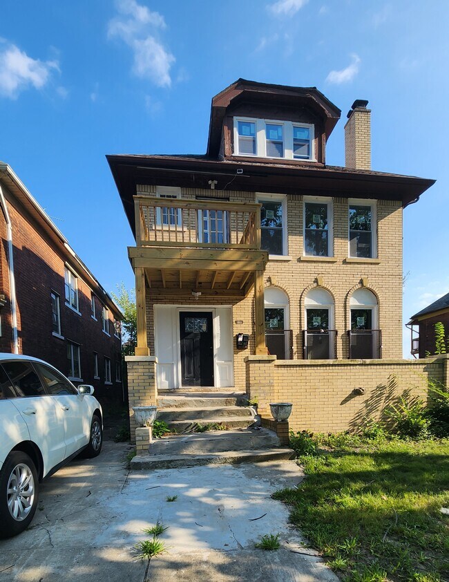 Building Photo - 2275 Clairmount St