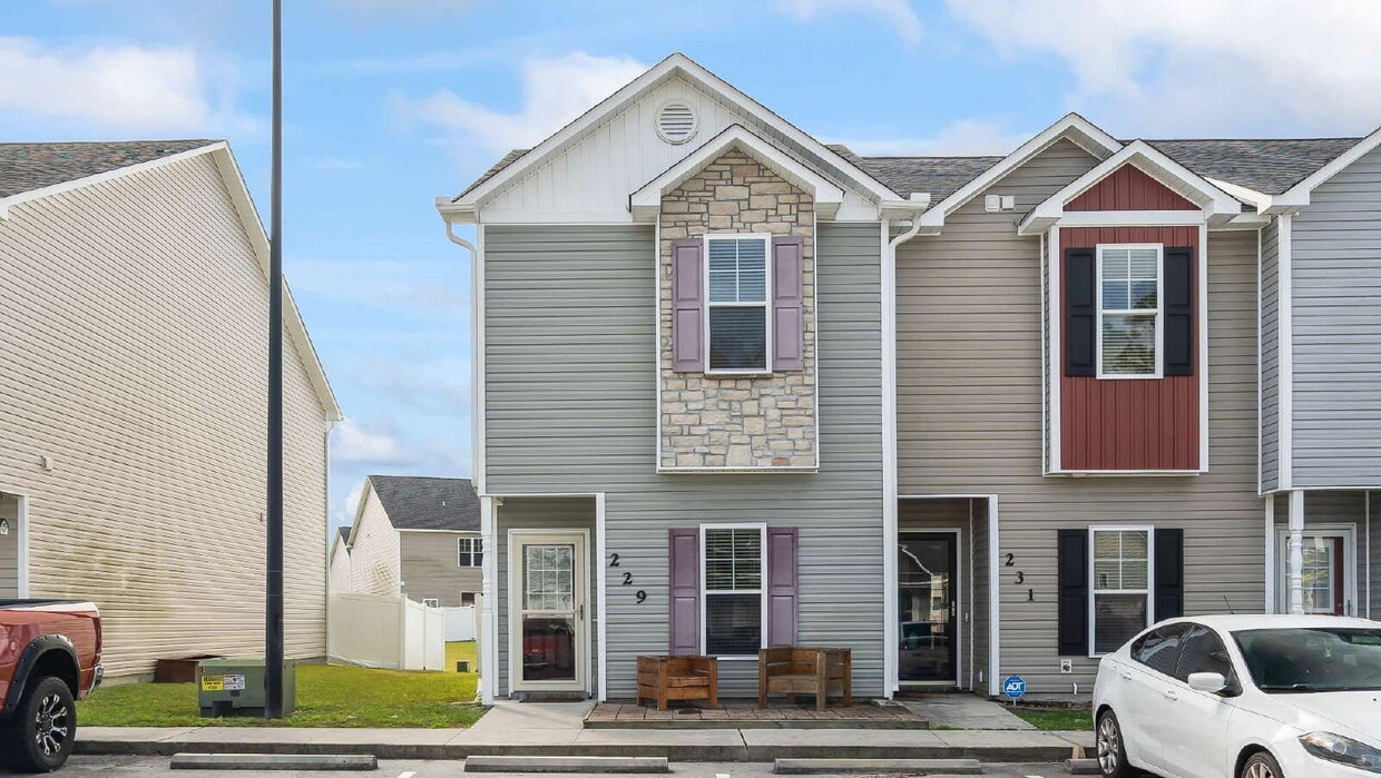 Primary Photo - "Charming 2-Bed Townhouse with 2.5 Baths i...