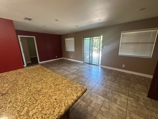 Building Photo - Wonderful 4-bed/3-bath gated home in Azusa.