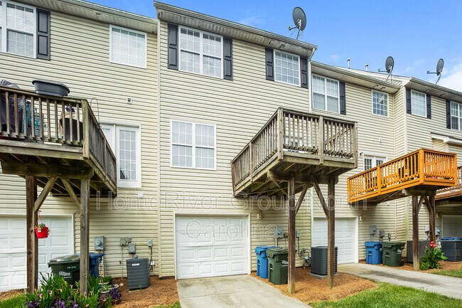 Building Photo - 9815 Treeside Ln