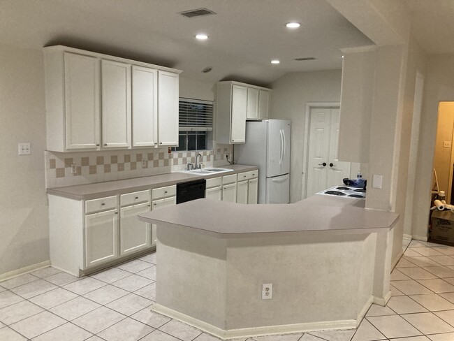 Building Photo - 8634 Westcove Cir
