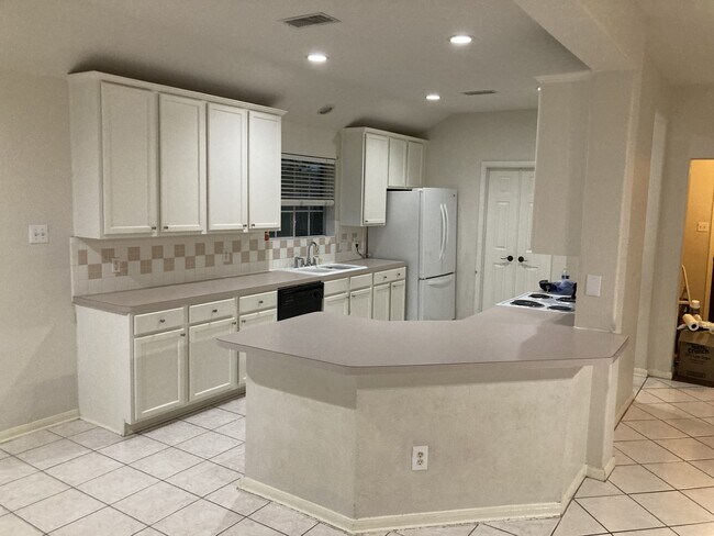 Foto del edificio - 8634 Westcove Cir