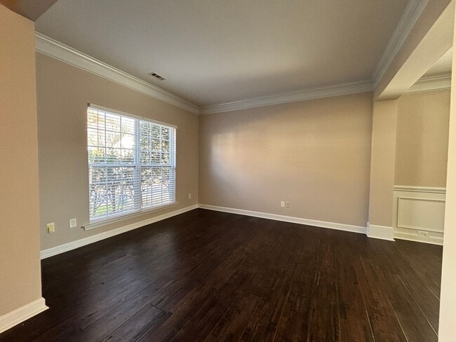 Foto del edificio - Stunning 5-Bedroom House near Stallings with Fenced in Yard