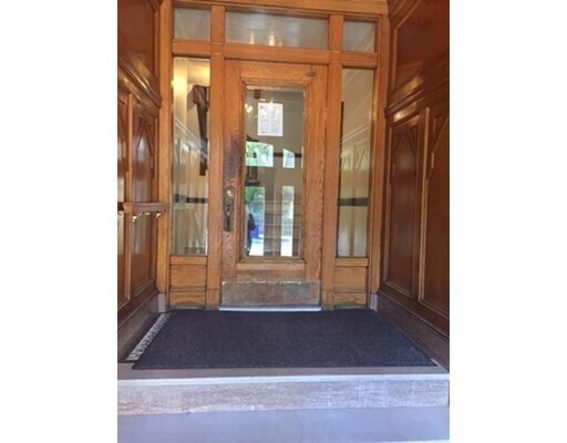 Foto del edificio - 119 Winthrop Rd