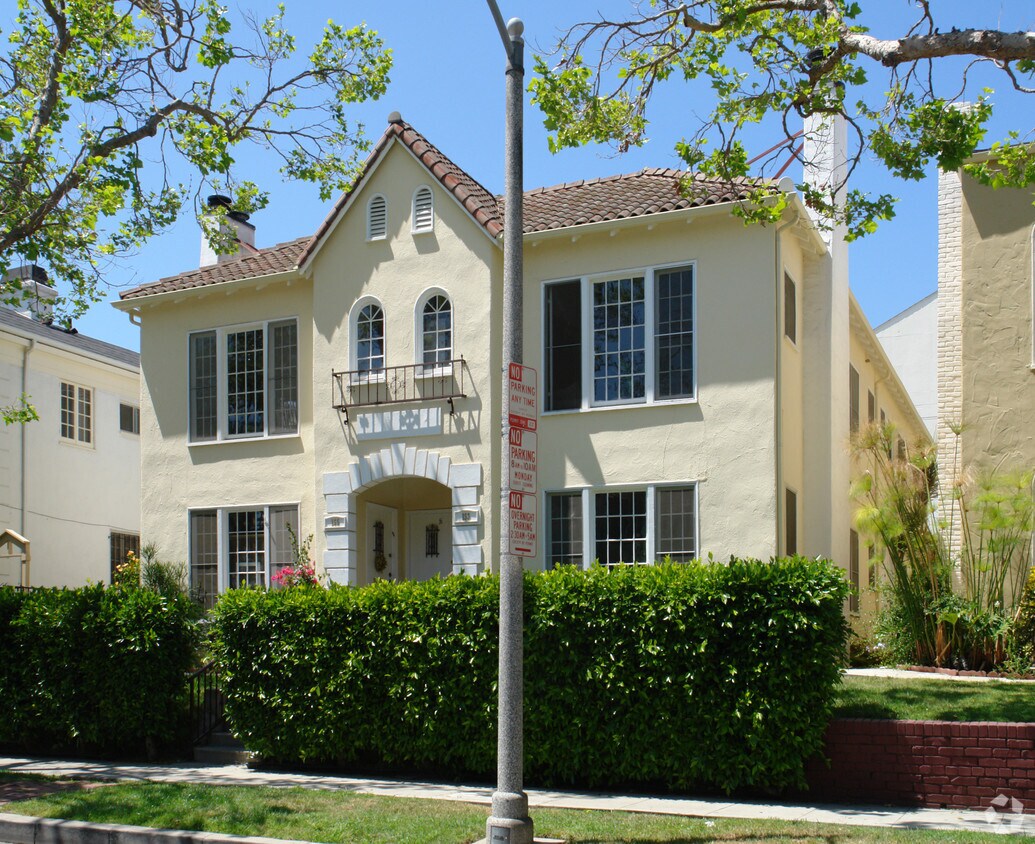 Building Photo - 153 S Maple Dr