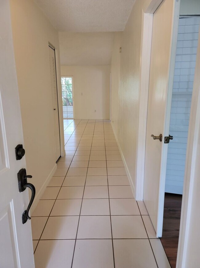 Building Photo - Single Family Home in Pinellas County