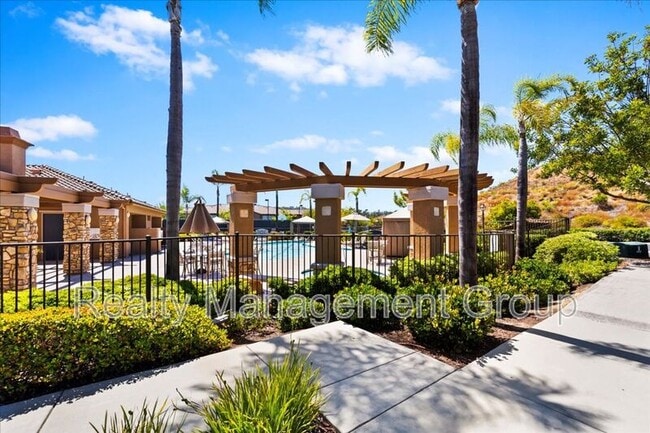 Building Photo - 12665 Creekview Dr