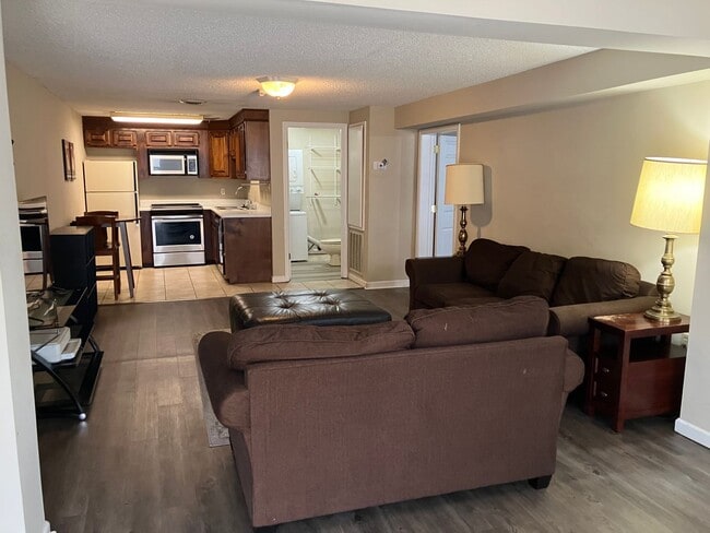 Building Photo - 623 N Gloster St