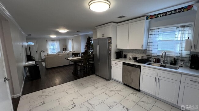 Building Photo - 677 Edgewood Pl