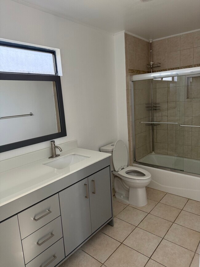 Foto del edificio - 4500 Whitsett Ave