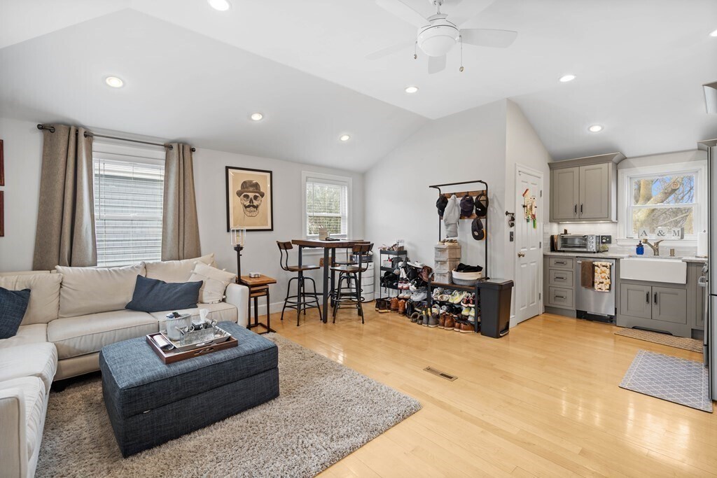 Foto principal - 64 Ashland St