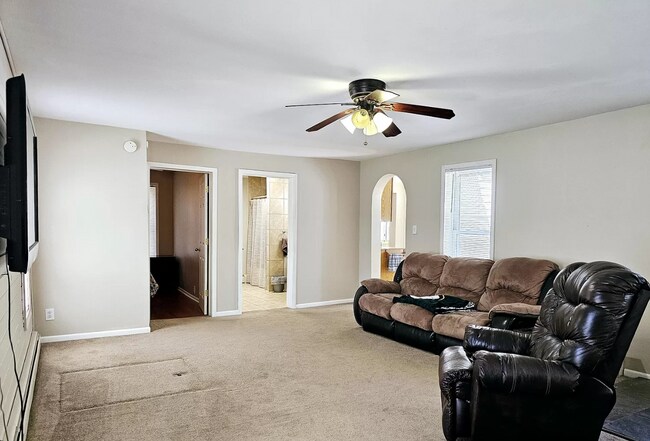 large living room - 1467 Chapman St