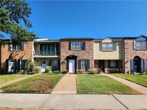 Building Photo - 6340 Chevy Chase Dr