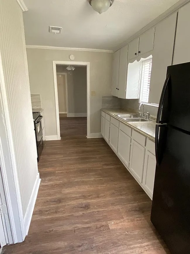 Foto del edificio - 3875 W Lynwood Dr