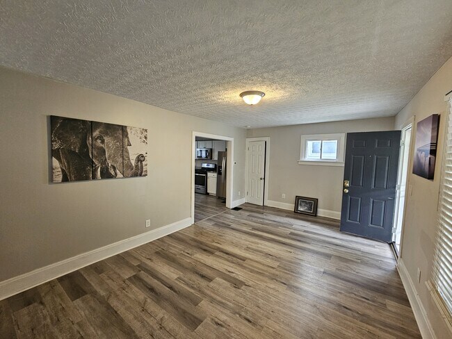 Building Photo - 241 Brehl Ave