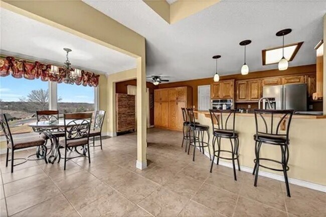 Building Photo - Beautiful Lake Front Home on Loch Lomond!