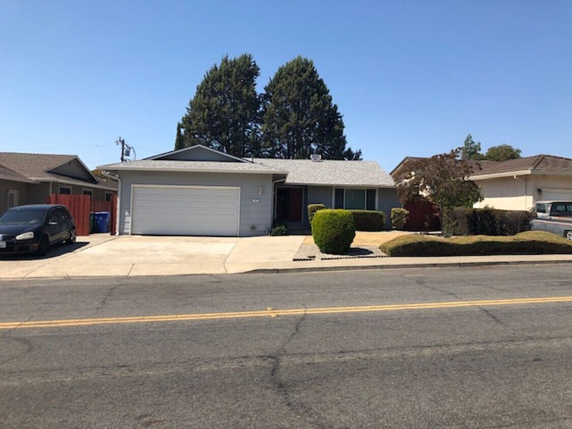 Foto principal - 4 br, 2 bath House - 161 Gable Dr