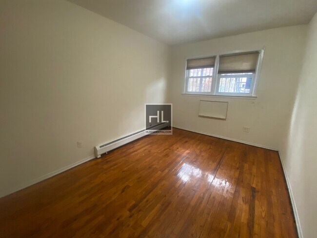 Foto del edificio - 84 AVENUE / Jamaica Hills