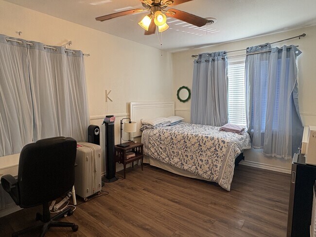 Foto del edificio - 2608 27th St