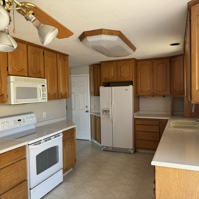 Foto del edificio - 4156 Charles Dr