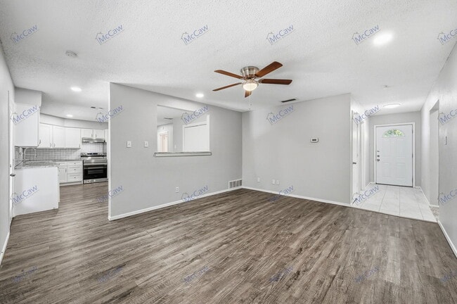 Building Photo - 808 Bullock Dr