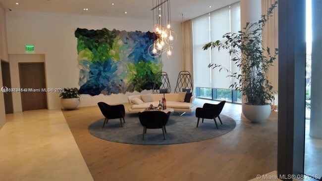 Foto del edificio - 650 NE 32nd St