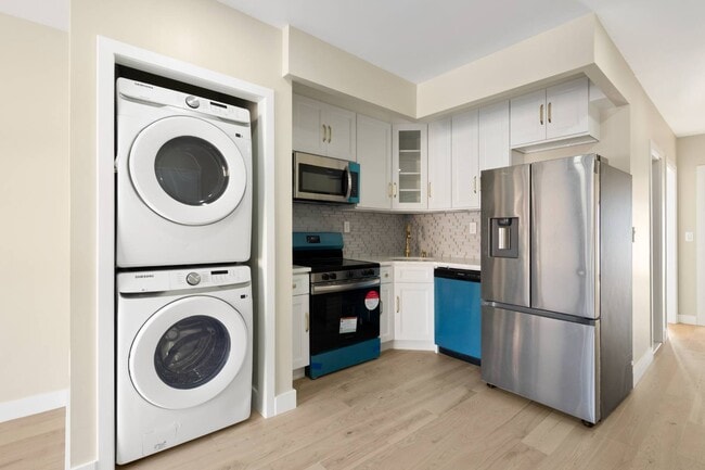 Building Photo - 458 Decatur St