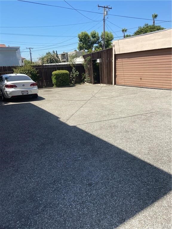 Building Photo - 1144 Huntington Dr