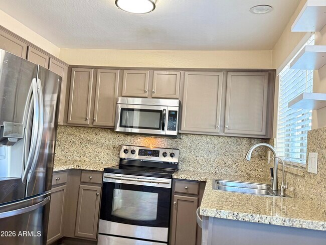 Foto del edificio - 23644 W Pkwy Dr