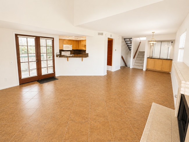 Building Photo - Coastal Townhome Near Beach, Bay & Kate Sessions Park – 2 Bed / 2.5 Bath