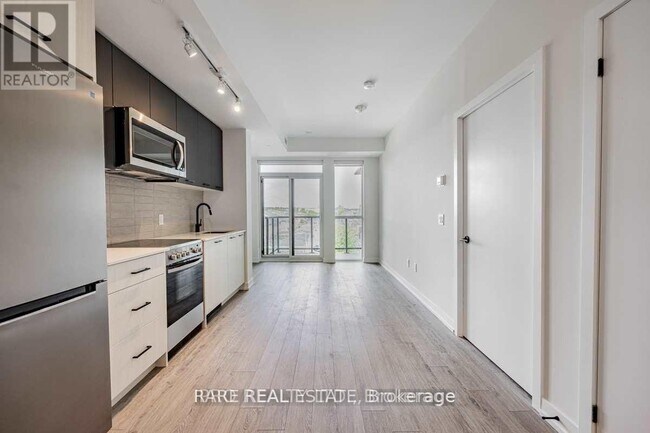 Photo du bâtiment - 2300 St Clair Ave W
