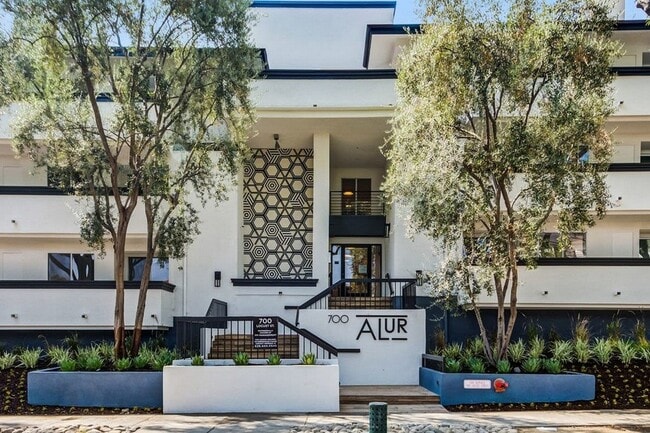 Building Photo - Alur Apartments