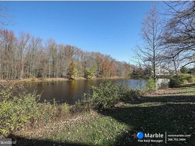 Building Photo - 3 br, 2.5 bath Condo - 608 Oswego Ct