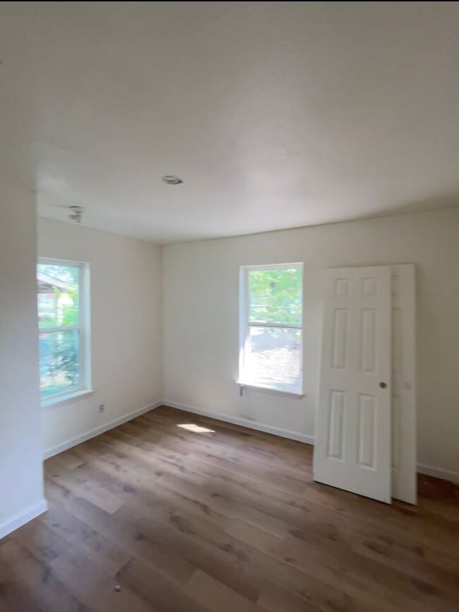 Foto del edificio - Spacious 5-Bedroom Family Home for Rent in...