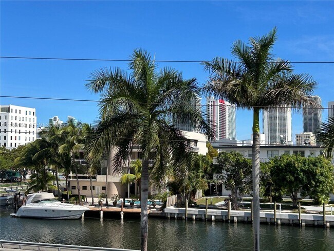 Foto del edificio - 250 Layne Blvd