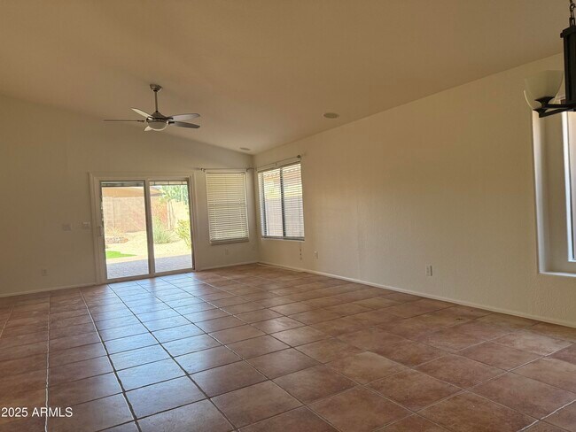 Foto del edificio - 2436 W Oberlin Way