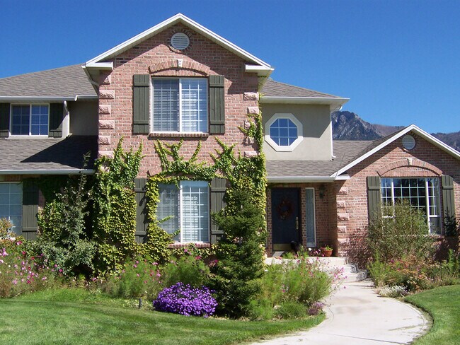 Front of home - 237 Meadowlark Dr