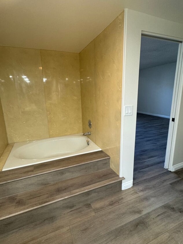 5555 Canyon Crest Dr, Unit 2A Condos in Riverside, CA Westside Rentals