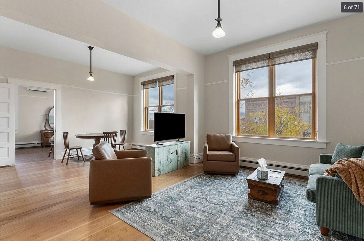 Primary Photo - Stunning 2-Bedroom Downtown Hamilton Apartment — Modern Comfort Meets Historic Charm