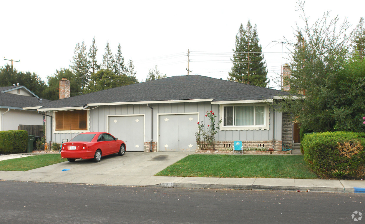 Building Photo - 1310-1312 White Dr
