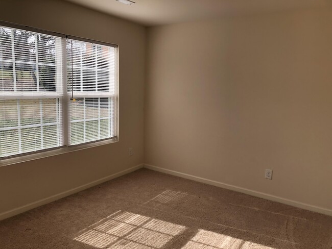 Building Photo - 104 Mulligan Dr