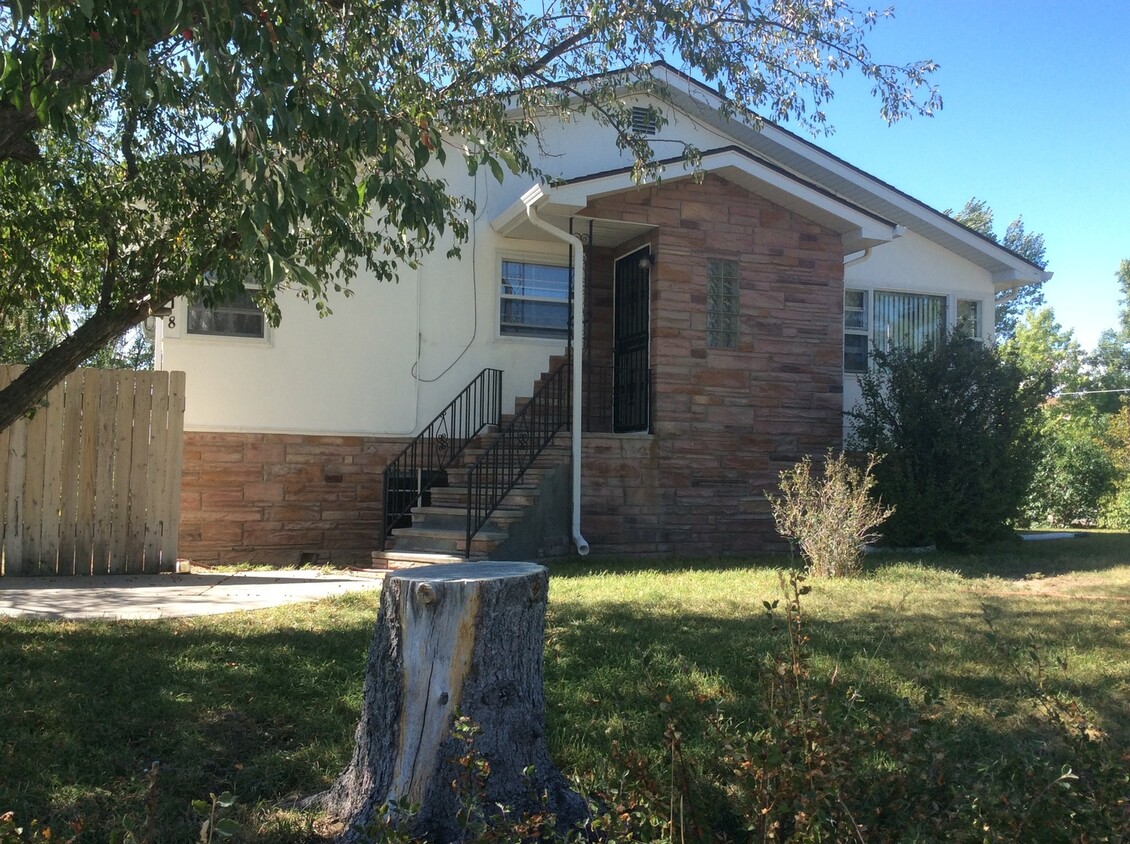 Primary Photo - 4 BEDROOM 2 BATHROOM SINGLE FAMILY HOME