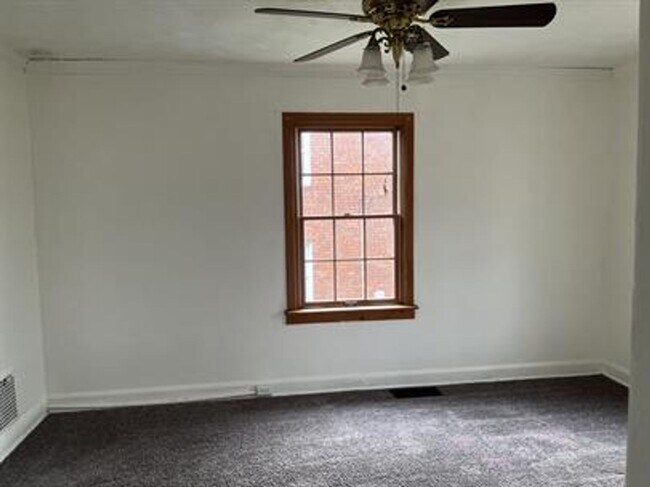Foto del edificio - 832 Vankirk St