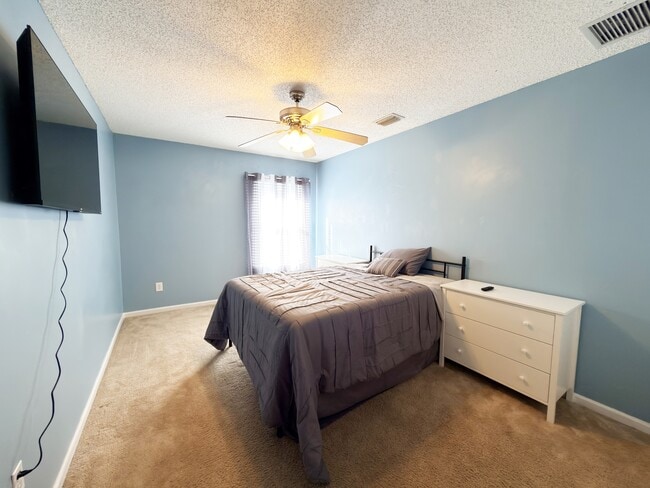 Photo - 8663 Julia Marie Cir House