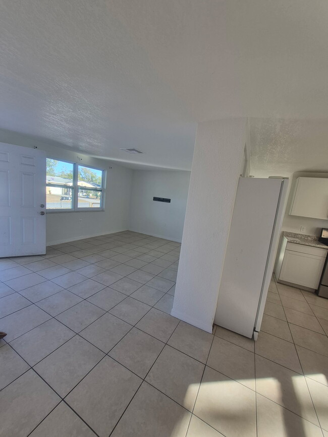 Foto del edificio - 6989 Alken Cir