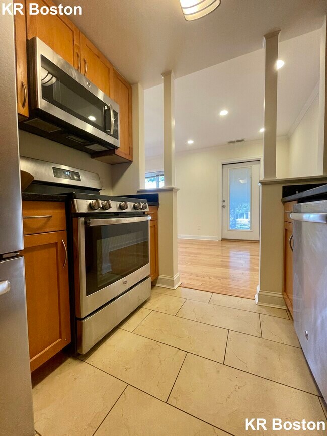 Building Photo - 291 Independence Dr