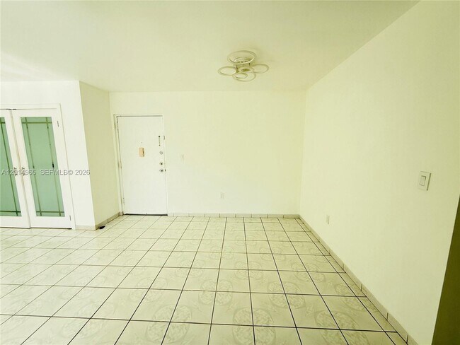 Foto del edificio - 9440 W Flagler St