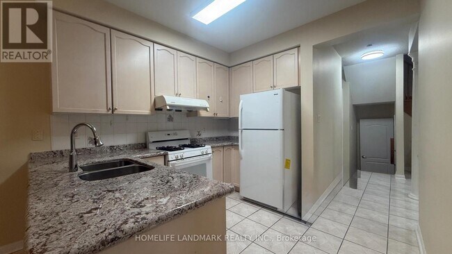 Photo du bâtiment - 25 Grover Hill Ave