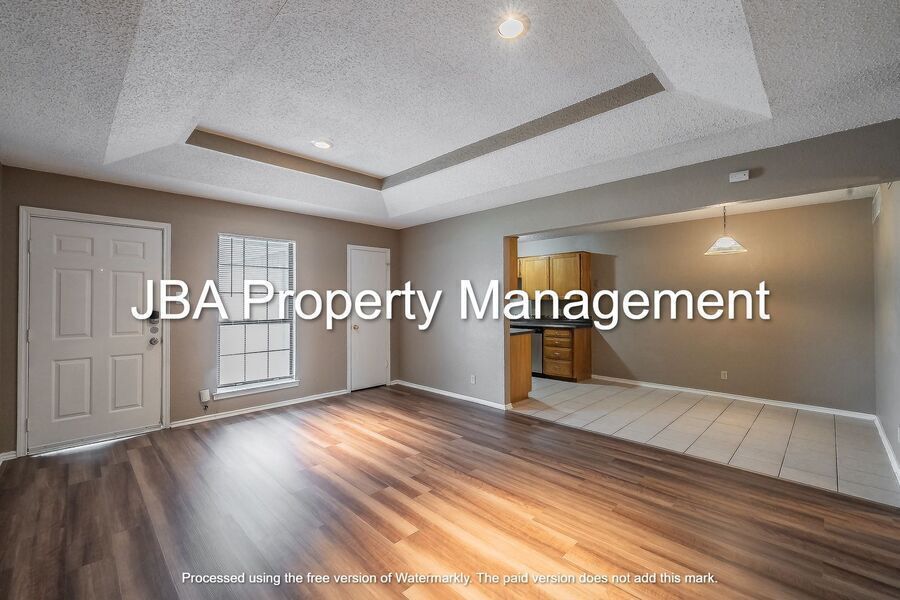 Photo - 807 White Rock-