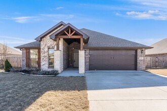 Building Photo - 215 Hunt St